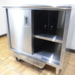 中古厨房 業務用 ステンレス 食器庫 W880×D750×H850mm 脚+30mm 棚1枚 スライド扉 戸棚 食器棚 収納棚 店舗 飲食店 調理場